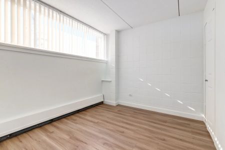 - 2 Bedroom at Hillsboro Place - Photo 3