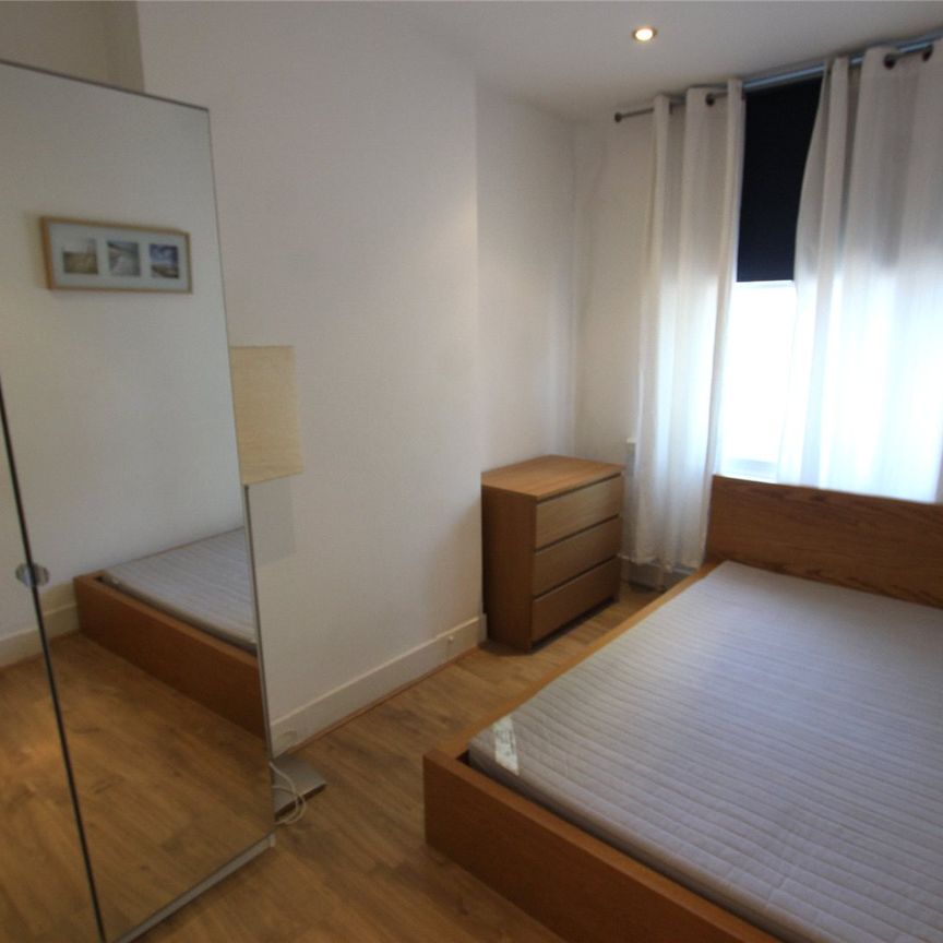 Two Double Bedroom Flat- Wapping, E1W - Photo 1