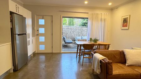 Spacious & Private 1-Bedroom Unit in Leafy St Peters - Photo 3