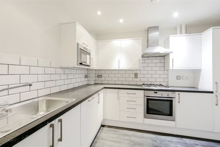 Heathcote Road, Camberley, Surrey, GU15 - Photo 4