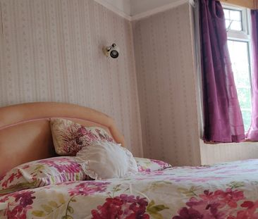 4 Bed Semi-Detached House, Cavendish Road, SW19 - Photo 4