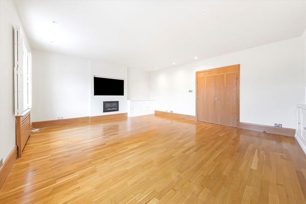 3 bedroom flat to rent - Photo 1