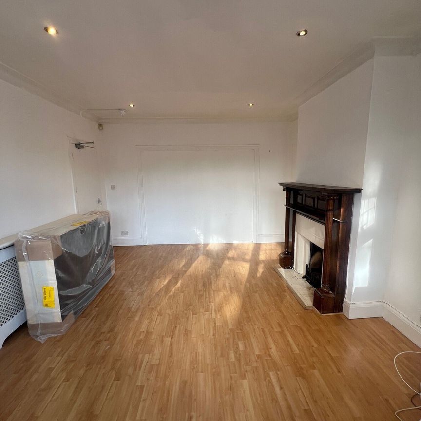 Elgar Avenue, Surbiton - Photo 1