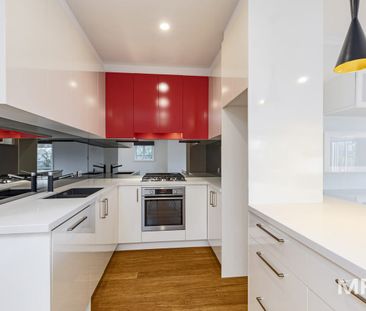 Stylish living in the heart of Armadale - Photo 5