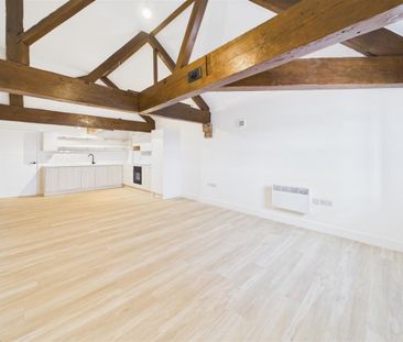 3 bedroom Apartment to rent - Photo 2