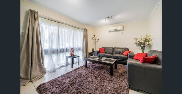 Family living - Photo 1