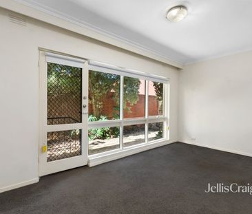 Private Two Bedroom Townhouse - Photo 6