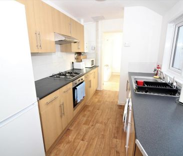 2 bedroom terraced house to rent - Photo 4