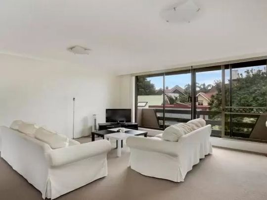 SPACIOUS 2 BEDROOM APARTMENT WITH DOUBLE PARKING - Photo 1