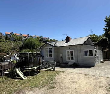 Spacious 4-Bedroom Family Home on Bluff Hill. - Photo 2