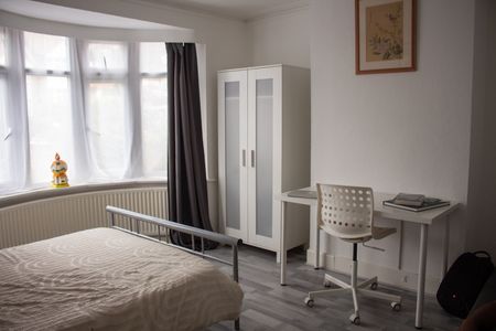 Room in a Shared House, Brampton Grove, HA9 - Photo 5