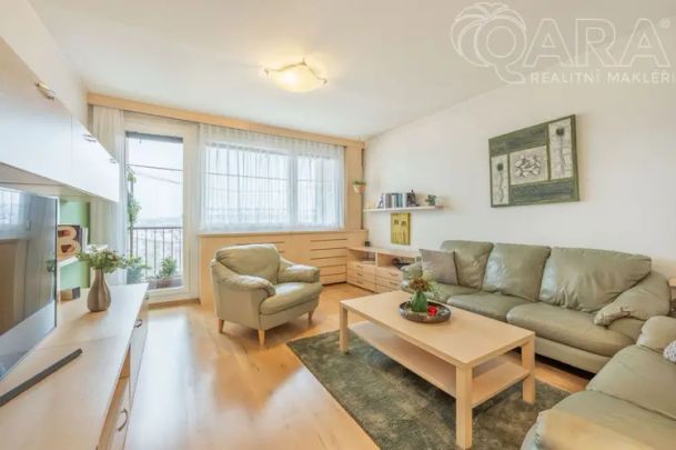 Nabízíme k pronájmu krásný byt o dispozici 3+1, který se nachází v Pražských Strašnicích - Fotografie 1