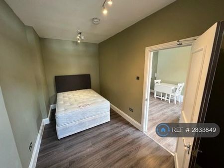 1 bedroom flat to rent - Photo 3