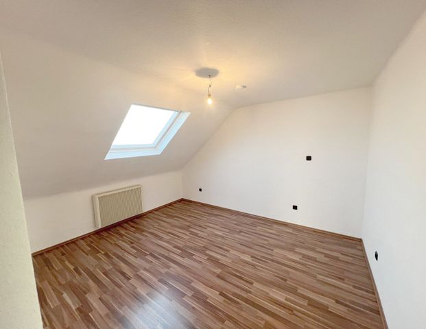 Reinsfeld: Attraktive Maisonette-Wohnung mit zwei Bädern, Balkon, Keller und Garage - Photo 1