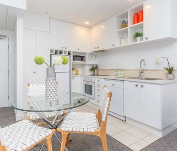 Spacious Apartment with Amazing Resort-Style Amenities - Photo 4