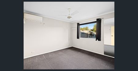 Family Home in Quiet Court - Photo 3