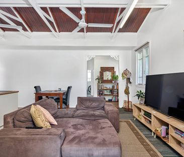 138B Greenslopes Street, Edge Hill, Qld 4870 - Photo 6