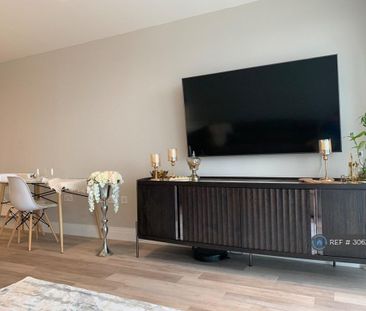 1 bedroom in a flat share to rent - Photo 3