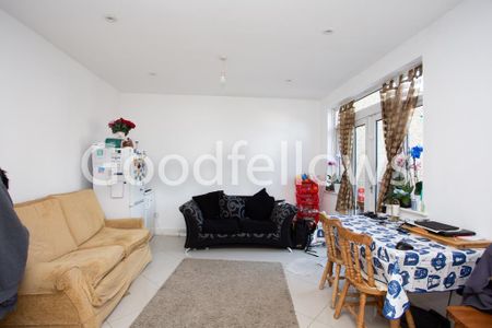 4 bedroom semi-detached house to rent - Photo 4
