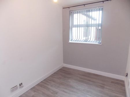 2 bed flat to rent on Ilkeston, Market Street, DE7 - Photo 3