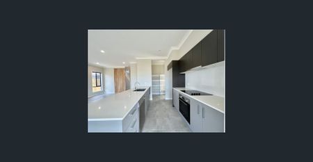 Newly built family home featuring an additional living area! - Photo 5