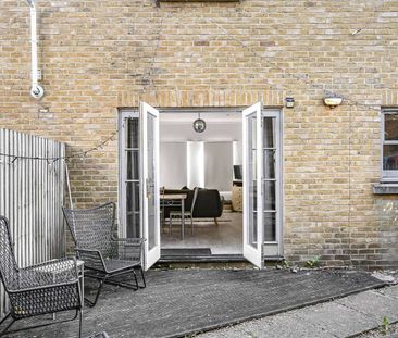 Charming four-bedroom terraced home in the heart of East London - Photo 4