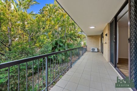 Modern 2-Bedroom Unit in the Heart of Clayfield - Photo 3