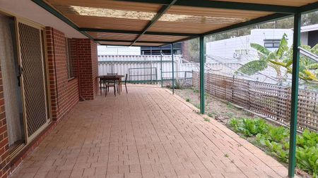 3 Bedroom, 1 Bathroom Stand Alone House - Photo 4