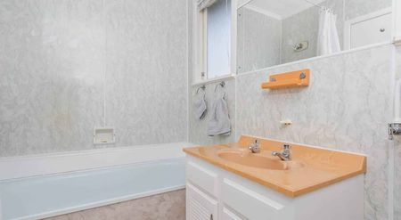 4 Bedroom Family Home In Coastal Beach Haven - Photo 5