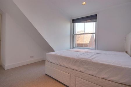 3 bedroom flat to rent - Photo 3