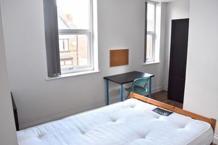 4 bedroom terraced house to rent - Photo 5