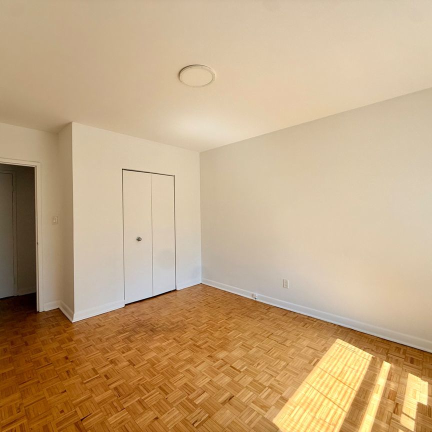 For Lease - 30 Upper Canada Drive Unit# 211, Toronto, Ontario - Photo 1