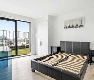 Lombard Wharf, Battersea, SW11 - Photo 1