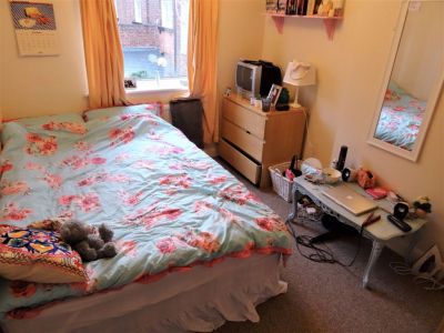 3 bedroom House in Cliffe Side Gardens, Leeds - Photo 4