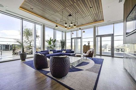 Modern Two-Bedroom Flat in Nine Elms with Stunning Roof Terraces, Pools, Gyms & Amenities - Photo 5