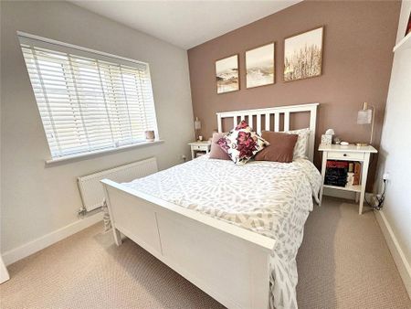 3 bedroom detached house to rent - Photo 2