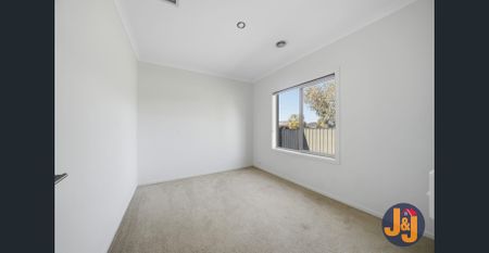 Walk to Shopping Centre & Schools - Photo 4