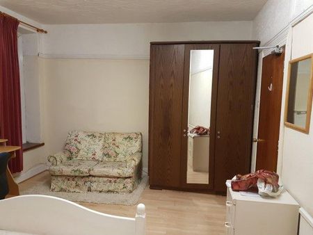 3 bedroom house share to rent - Photo 2