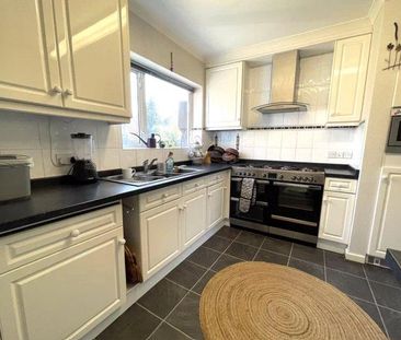 4 bedroom detached house to rent - Photo 4