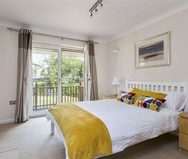 A modern and deceptively spacious detached home near the river and ... - Photo 6