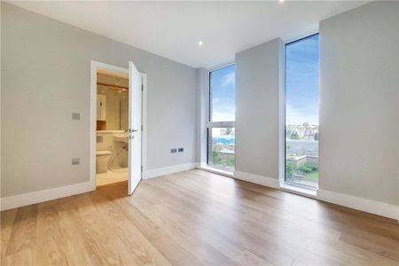 *TWO WEEKS RENT FREE* Excellent two-bedroom, two-bathroom flat within Wimbledon Grounds, this prestigious new development next to the AFC Wimbledon Stadium. The apartments all have generous balconies, lift access, secure bike storage and landscaped communal gardens. - Photo 3