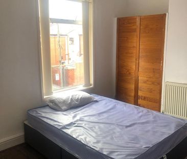 1 bedroom in a house share to rent - Photo 1