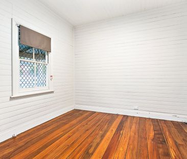 Older style neat and tidy three bedroom home - Photo 3