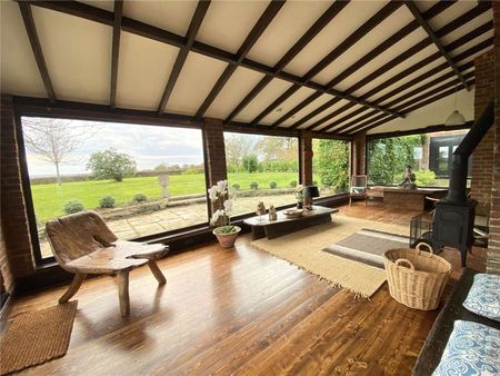 An exceptional family home set in a charming country location. - Photo 2