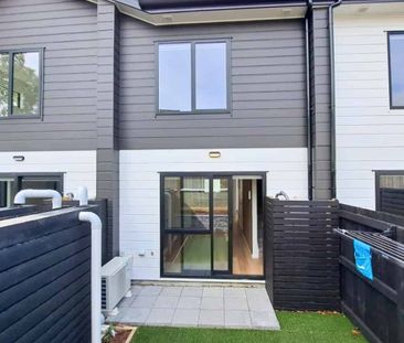 Modern Stylish Townhouse - Photo 4