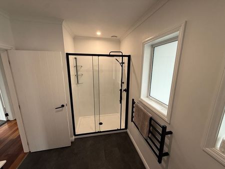 Charming 4BR Family Home in Otaihanga - Photo 2