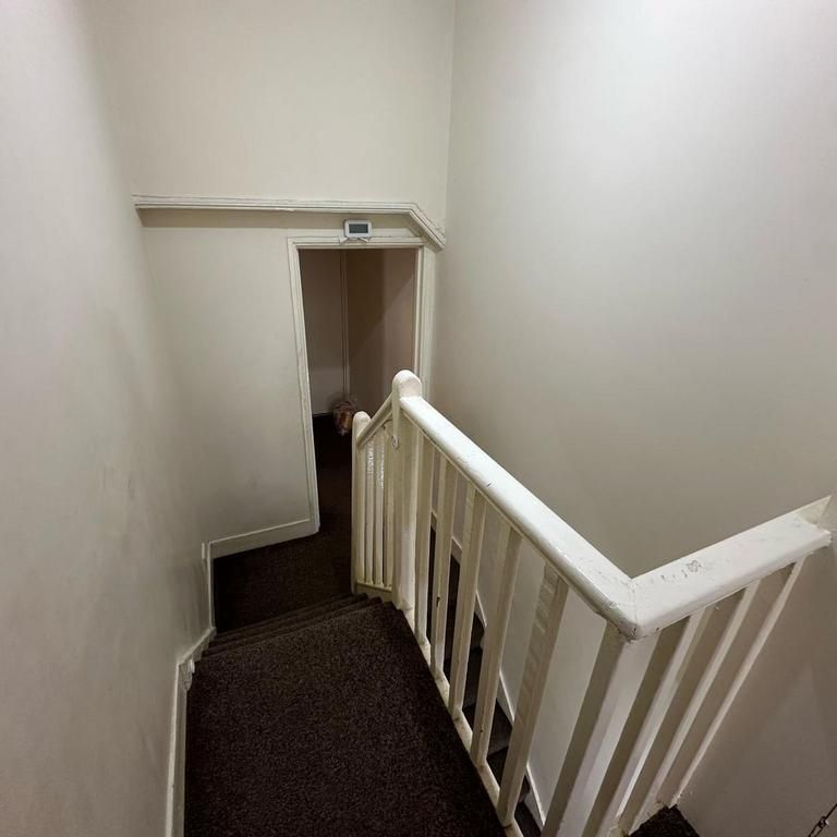 4 bedroom flat to rent - Photo 1