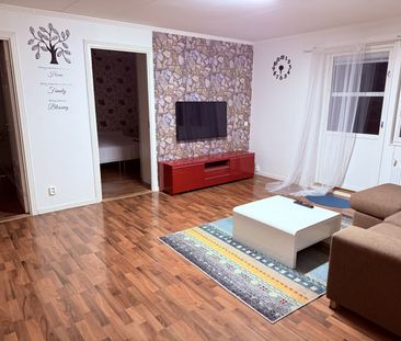 Storvretsvägen, Tumba - Photo 1