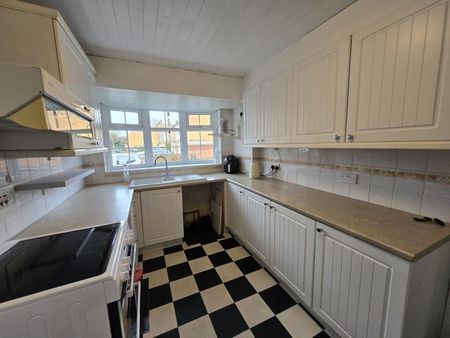 3 bedroom terraced house to rent - Photo 3