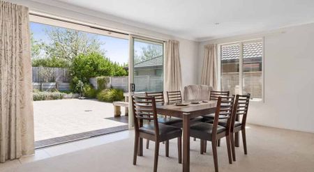 Spacious home in sought after location - Photo 4